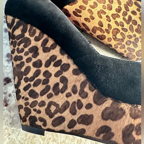 Women’s 9 West wedge heels. Black upper and animal print heel. New in box. - Picture 3 of 4
